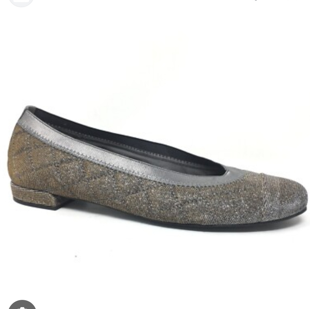 Stuart Weitzman Silver and Brown Flats